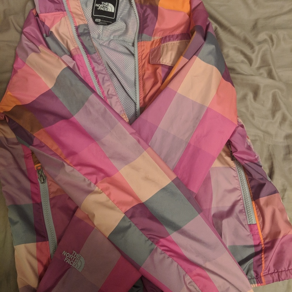 Adorable North face jacket wind-breaker